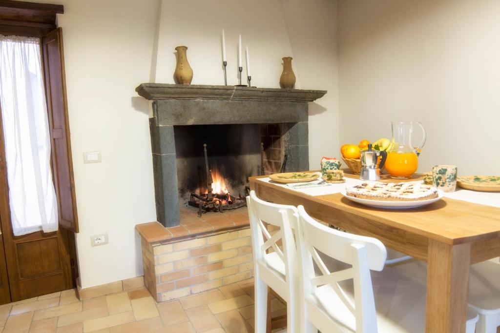 Cucina attrezzata della casa vacanze La Finestra su Civita